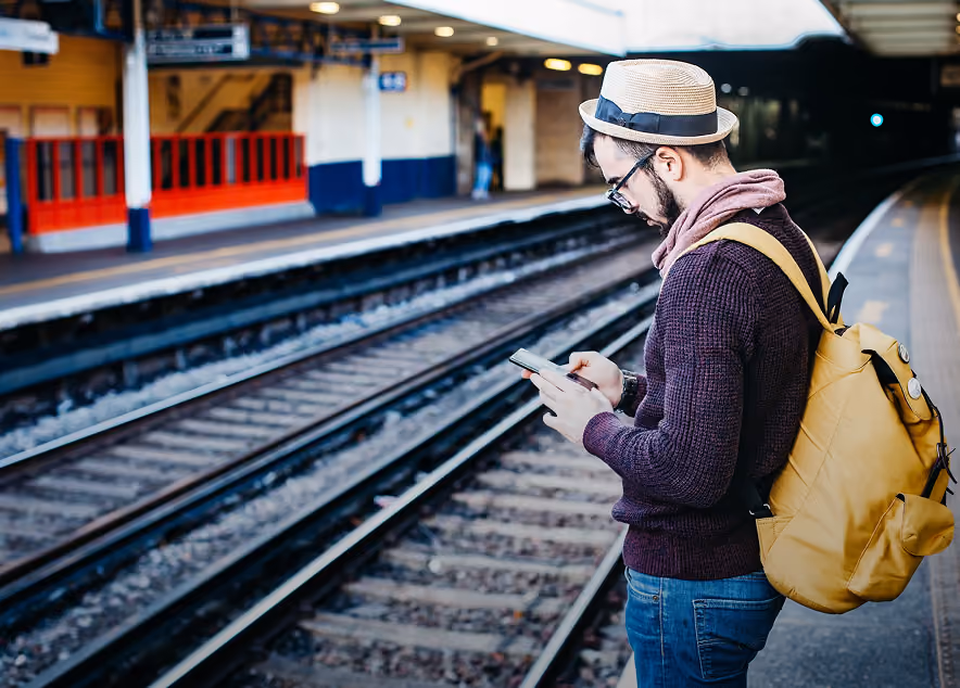 Visuel d'un article sur Travel Assist.io et Showroomprivé